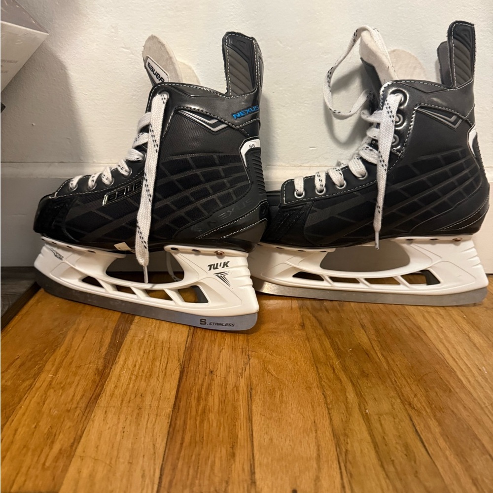 Bauer Black and White Performance Skates